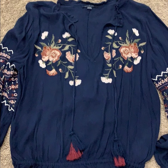 Silky floral embroidered top - Picture 4 of 4